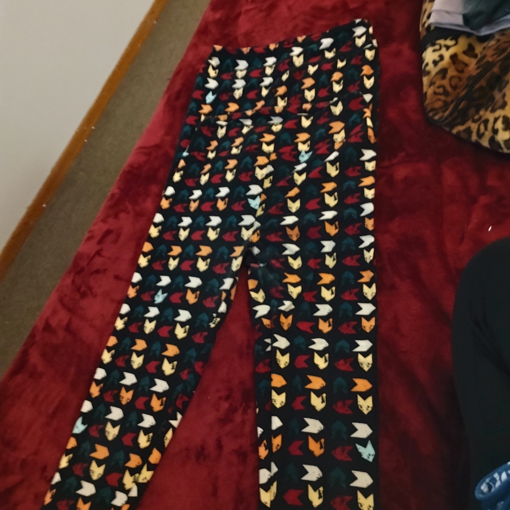 Lularoe Multicolor Geometric Pattern Scarf - image 3